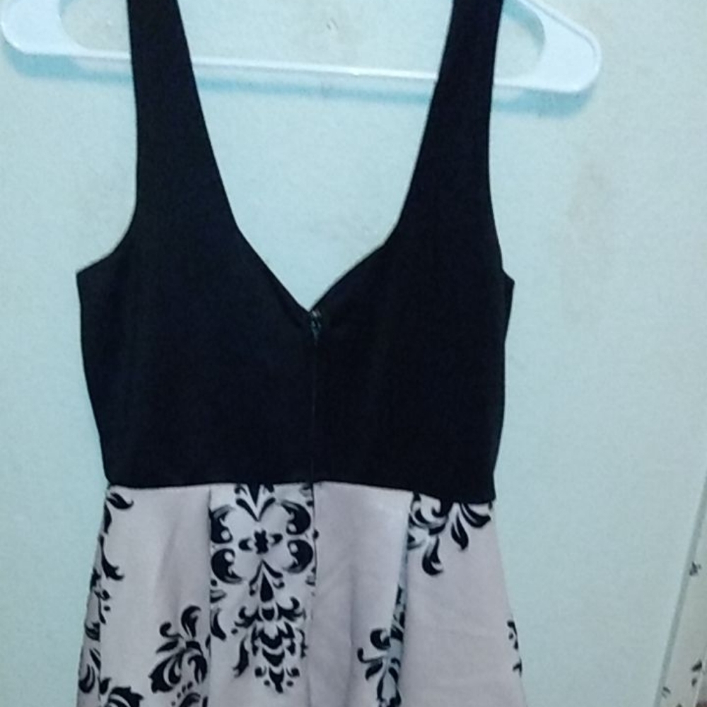 Dress - Picture 2 of 8